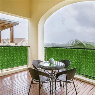 Vihreät keinokasvit Keinotekoiset aidan seinät